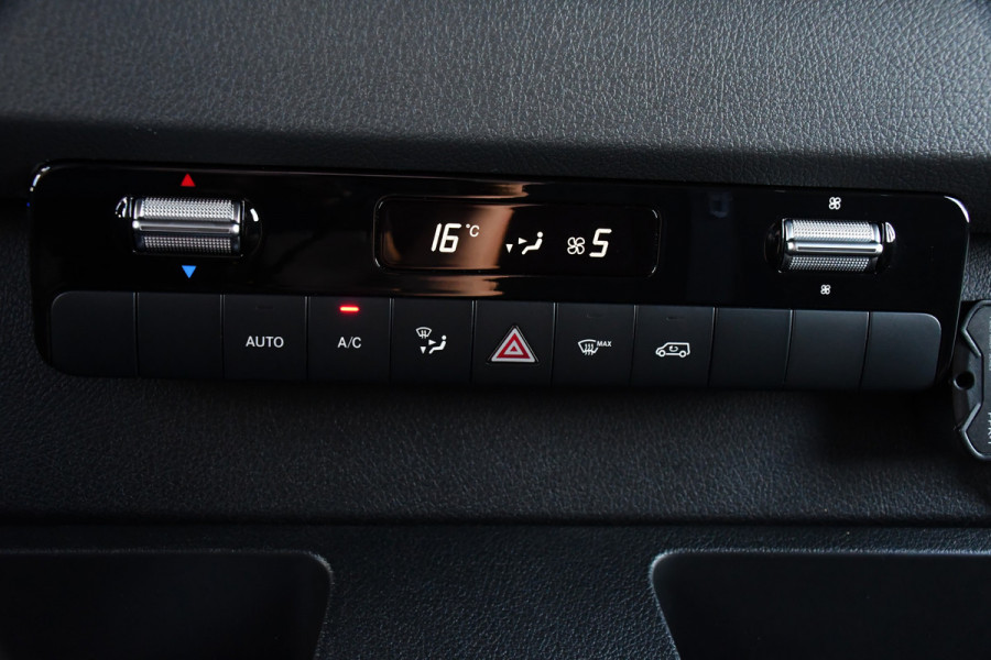 Mercedes-Benz Sprinter 319 V6 3.0 CDI L3H2 PB Edition Adaptieve Cruise, 360 Camera, 10,5'' Mbux, LED, 3500kg Trekhaak, Automaat, Stoelverwarming, Sensoren, Uniek!