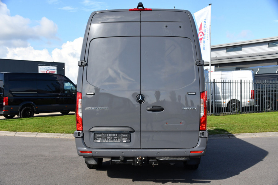 Mercedes-Benz Sprinter 319 V6 3.0 CDI L3H2 PB Edition Adaptieve Cruise, 360 Camera, 10,5'' Mbux, LED, 3500kg Trekhaak, Automaat, Stoelverwarming, Sensoren, Uniek!