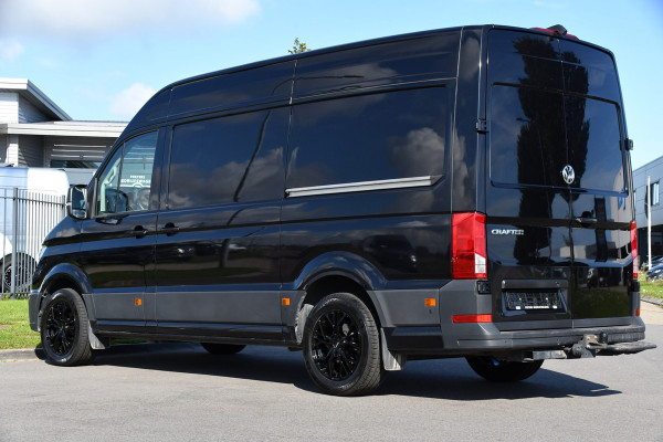 Volkswagen Crafter 35 2.0 TDI L3H3 Black Edition Highline Adaptieve Cruise, Camera, Carplay, Clima, Stoelverwarming, Automaat, Sensoren, Trekhaak, LED, Uniek!