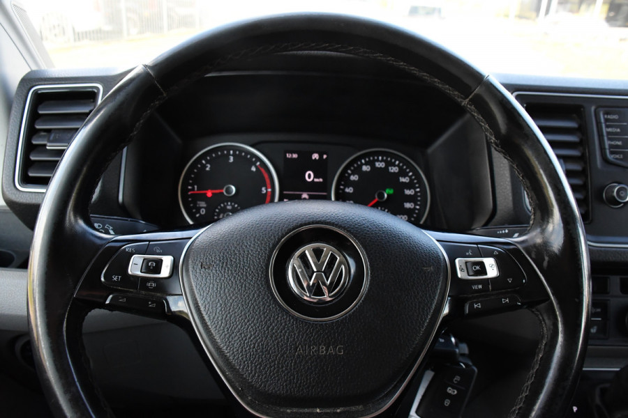 Volkswagen Crafter 35 2.0 TDI L3H3 Black Edition Highline Adaptieve Cruise, Camera, Carplay, Clima, Stoelverwarming, Automaat, Sensoren, Trekhaak, LED, Uniek!