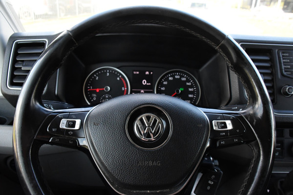 Volkswagen Crafter 35 2.0 TDI L3H3 Black Edition Highline Adaptieve Cruise, Camera, Carplay, Clima, Stoelverwarming, Automaat, Sensoren, Trekhaak, LED, Uniek!