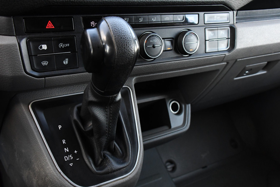 Volkswagen Crafter 35 2.0 TDI L3H3 Black Edition Highline Adaptieve Cruise, Camera, Carplay, Clima, Stoelverwarming, Automaat, Sensoren, Trekhaak, LED, Uniek!