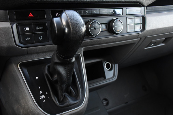 Volkswagen Crafter 35 2.0 TDI L3H3 Black Edition Highline Adaptieve Cruise, Camera, Carplay, Clima, Stoelverwarming, Automaat, Sensoren, Trekhaak, LED, Uniek!
