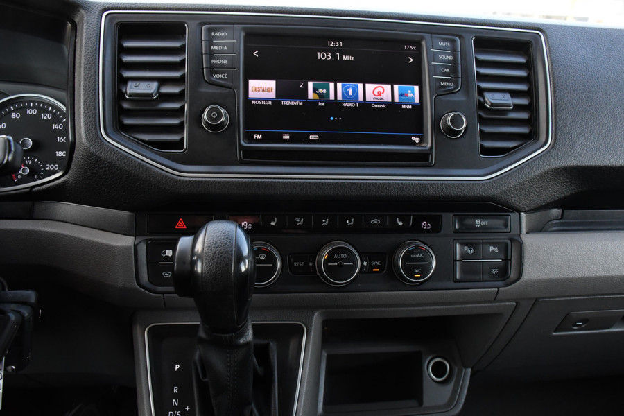 Volkswagen Crafter 35 2.0 TDI L3H3 Black Edition Highline Adaptieve Cruise, Camera, Carplay, Clima, Stoelverwarming, Automaat, Sensoren, Trekhaak, LED, Uniek!