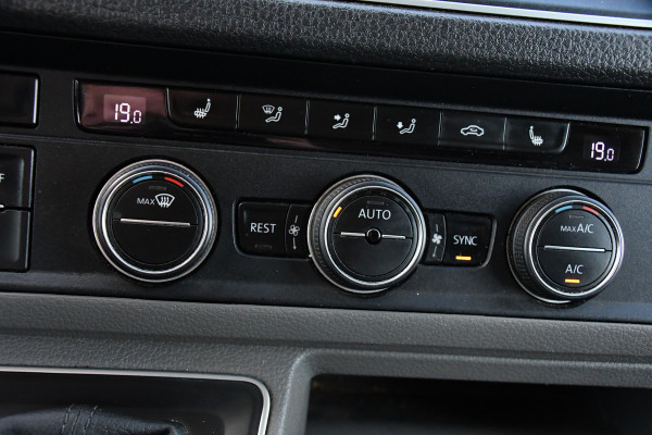 Volkswagen Crafter 35 2.0 TDI L3H3 Black Edition Highline Adaptieve Cruise, Camera, Carplay, Clima, Stoelverwarming, Automaat, Sensoren, Trekhaak, LED, Uniek!