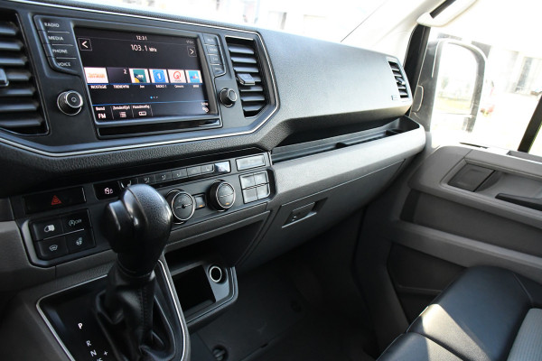 Volkswagen Crafter 35 2.0 TDI L3H3 Black Edition Highline Adaptieve Cruise, Camera, Carplay, Clima, Stoelverwarming, Automaat, Sensoren, Trekhaak, LED, Uniek!