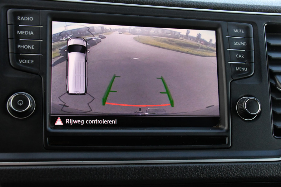 Volkswagen Crafter 35 2.0 TDI L3H3 Black Edition Highline Adaptieve Cruise, Camera, Carplay, Clima, Stoelverwarming, Automaat, Sensoren, Trekhaak, LED, Uniek!