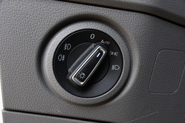 Volkswagen Crafter 35 2.0 TDI L3H3 Black Edition Highline Adaptieve Cruise, Camera, Carplay, Clima, Stoelverwarming, Automaat, Sensoren, Trekhaak, LED, Uniek!
