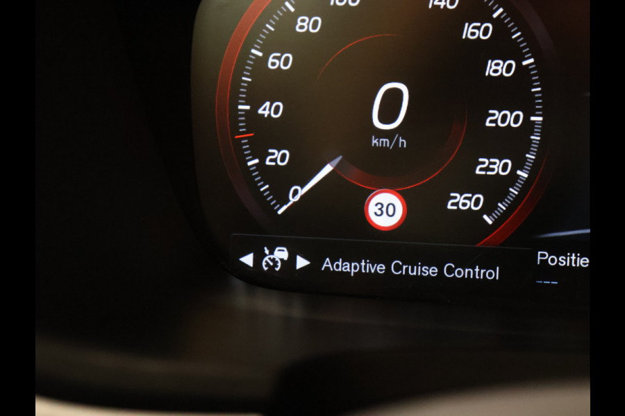 Volvo V90 2.0 T5 Momentum Sport Pack [TREKHAAK, CAMERA, PDC ACHTER, ADAPTIVE CRUISE CONTROL, APPLE CARPLAY, STOELVERWARMING, AUTOMATISCHE AIRCO, NAVIGATIE, NIEUWSTAAT]