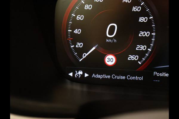 Volvo V90 2.0 T5 Momentum Sport Pack [TREKHAAK, CAMERA, PDC ACHTER, ADAPTIVE CRUISE CONTROL, APPLE CARPLAY, STOELVERWARMING, AUTOMATISCHE AIRCO, NAVIGATIE, NIEUWSTAAT]