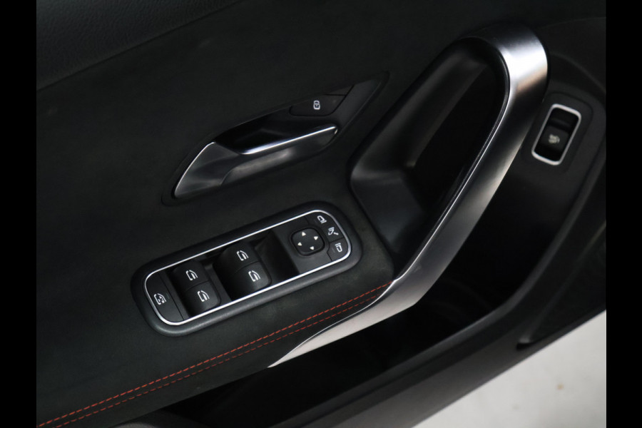 Mercedes-Benz A-Klasse 200 Business Solution [SCHUIFKANTELDAK, CAMERA, PDC 360, CRUISE CONTROL, BLUETOOTH TELEFOON, STOELVERWARMING, AUTOMATISCHE AIRCO, NAVIGATIE, NIEUWSTAAT]