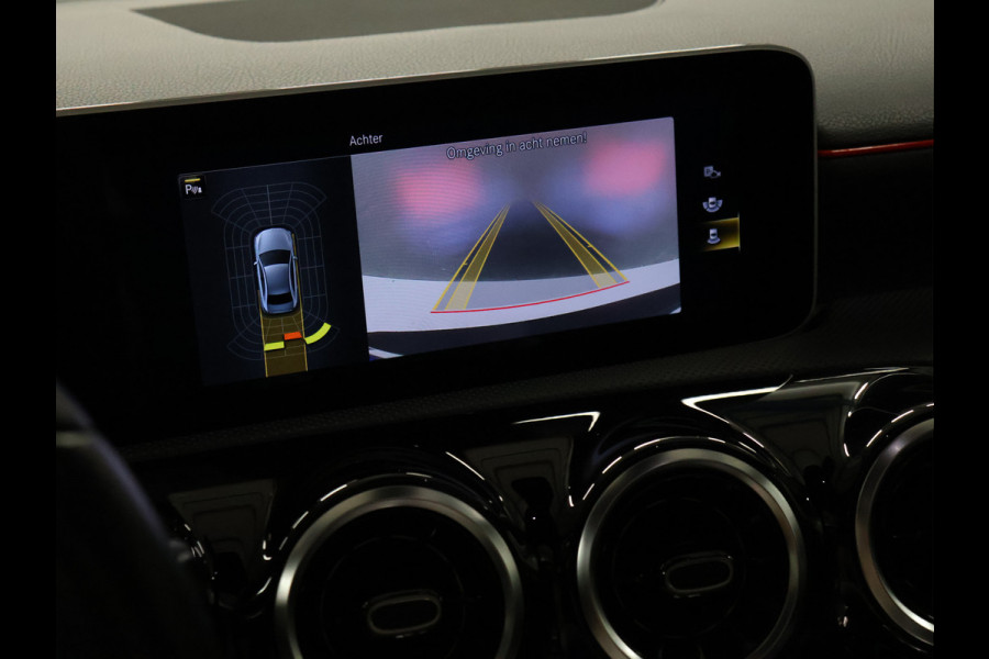 Mercedes-Benz A-Klasse 200 Business Solution [SCHUIFKANTELDAK, CAMERA, PDC 360, CRUISE CONTROL, BLUETOOTH TELEFOON, STOELVERWARMING, AUTOMATISCHE AIRCO, NAVIGATIE, NIEUWSTAAT]