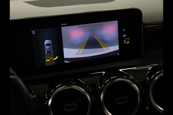 Mercedes-Benz A-Klasse 200 Business Solution [SCHUIFKANTELDAK, CAMERA, PDC 360, CRUISE CONTROL, BLUETOOTH TELEFOON, STOELVERWARMING, AUTOMATISCHE AIRCO, NAVIGATIE, NIEUWSTAAT]