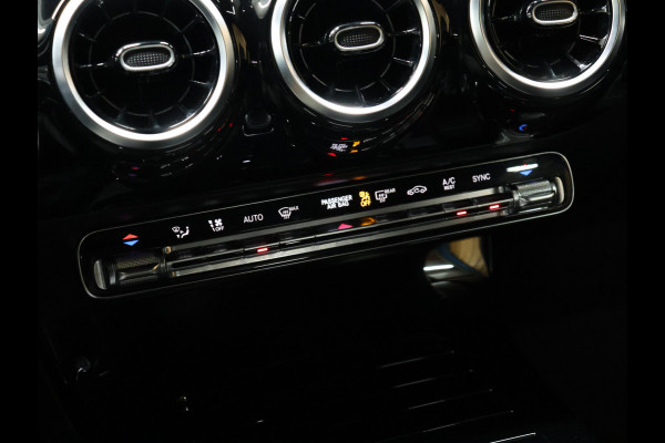 Mercedes-Benz A-Klasse 200 Business Solution [SCHUIFKANTELDAK, CAMERA, PDC 360, CRUISE CONTROL, BLUETOOTH TELEFOON, STOELVERWARMING, AUTOMATISCHE AIRCO, NAVIGATIE, NIEUWSTAAT]