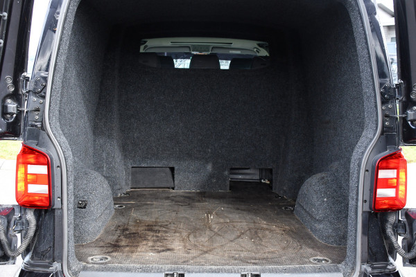Volkswagen Transporter 2.0 TDI L2H1 DC 4Motion Highline Adaptieve Cruise, LED, 204pk, Automaat, 4x4, Leder, Multimedia, 2 x Schuifdeur, Sensoren, Uniek!