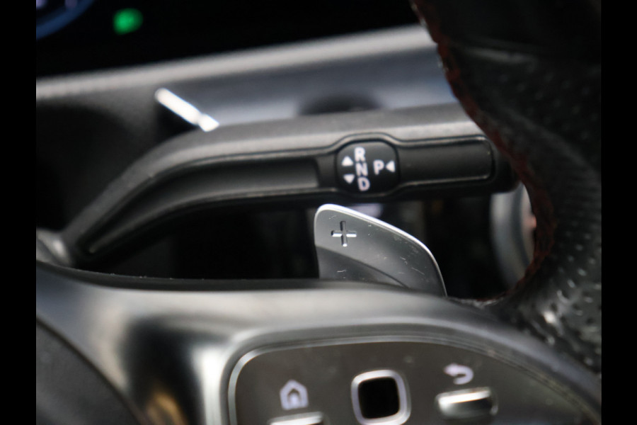 Mercedes-Benz A-Klasse 250 e AMG Sport [SFEERVERLICHTING, CAMERA, PDC 360, APPLE CARPLAY, ANDROID AUTO, BURMESTER, CRUISE CONTROL, STOELVERWARMING, FLIPPERS, NIEUWSTAAT]