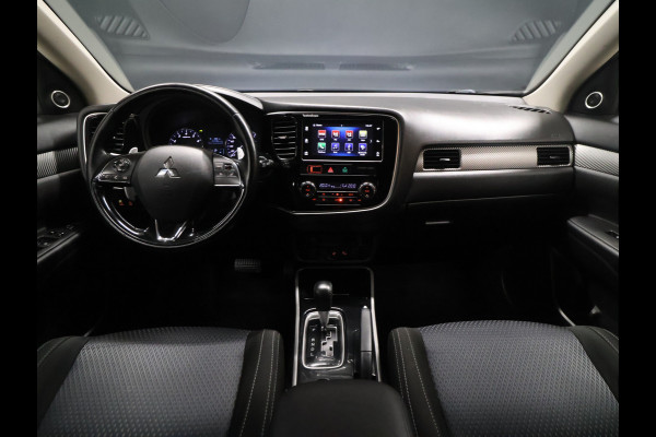 Mitsubishi Outlander 2.0 Executive Edition [CAMERA, CRUISE CONTROL, STOELVERWARMING, BLUETOOTH TELEFOON, FLIPPERS, AUTOMATISCHE AIRCO, NAVIGATIE, NIEUWSTAAT]
