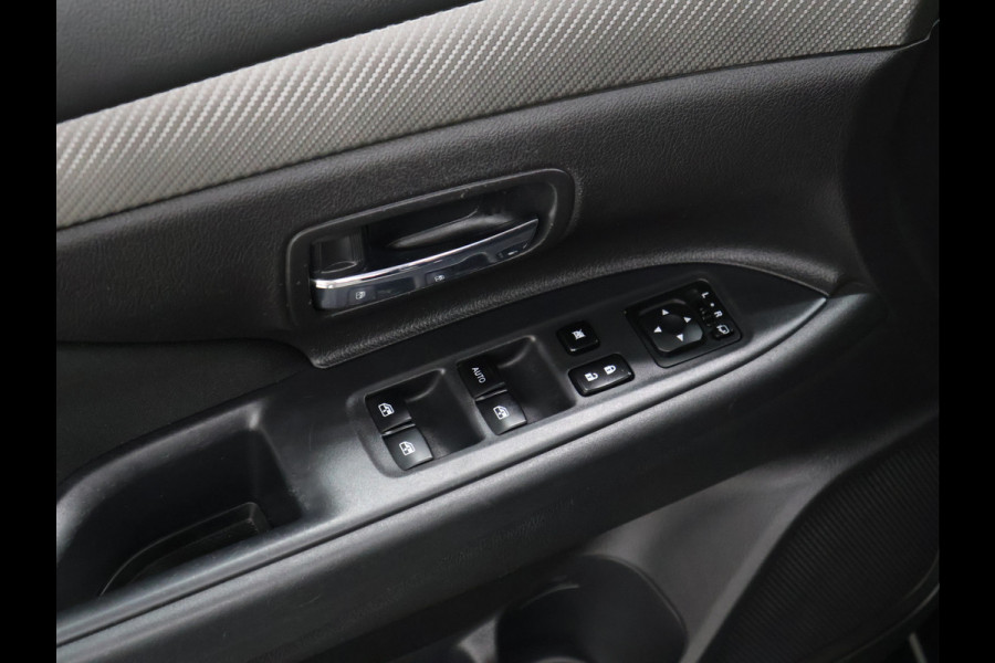 Mitsubishi Outlander 2.0 Executive Edition [CAMERA, CRUISE CONTROL, STOELVERWARMING, BLUETOOTH TELEFOON, FLIPPERS, AUTOMATISCHE AIRCO, NAVIGATIE, NIEUWSTAAT]