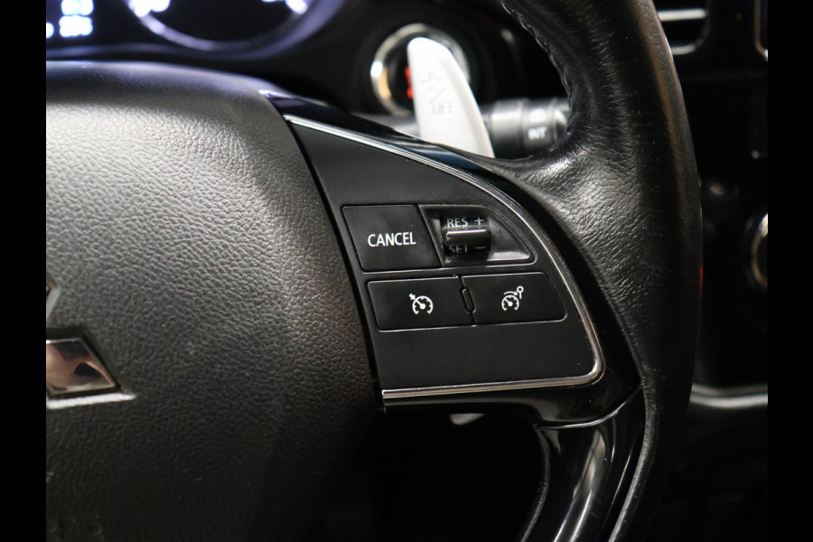 Mitsubishi Outlander 2.0 Executive Edition [CAMERA, CRUISE CONTROL, STOELVERWARMING, BLUETOOTH TELEFOON, FLIPPERS, AUTOMATISCHE AIRCO, NAVIGATIE, NIEUWSTAAT]