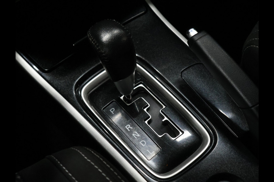 Mitsubishi Outlander 2.0 Executive Edition [CAMERA, CRUISE CONTROL, STOELVERWARMING, BLUETOOTH TELEFOON, FLIPPERS, AUTOMATISCHE AIRCO, NAVIGATIE, NIEUWSTAAT]