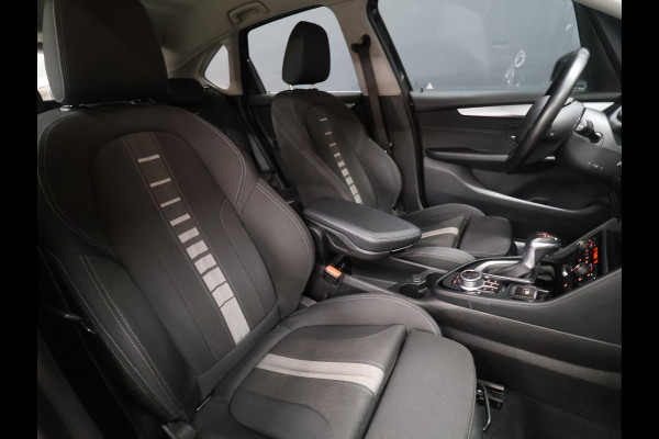 BMW 2 Serie Active Tourer 218i Centennial Executive [PDC ACHTER, CRUISE CONTROL, BLUETOOTH TELEFOON, AUTOMATISCHE AIRCO, NAVIGATIE, NIEUWSTAAT]