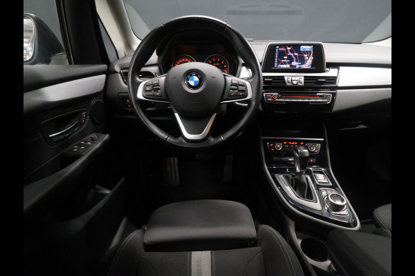 BMW 2 Serie Active Tourer 218i Centennial Executive [PDC ACHTER, CRUISE CONTROL, BLUETOOTH TELEFOON, AUTOMATISCHE AIRCO, NAVIGATIE, NIEUWSTAAT]