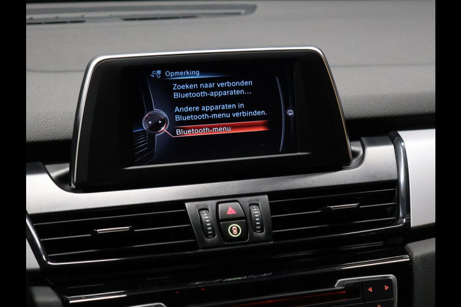 BMW 2 Serie Active Tourer 218i Centennial Executive [PDC ACHTER, CRUISE CONTROL, BLUETOOTH TELEFOON, AUTOMATISCHE AIRCO, NAVIGATIE, NIEUWSTAAT]