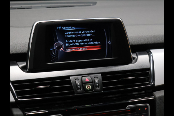 BMW 2 Serie Active Tourer 218i Centennial Executive [PDC ACHTER, CRUISE CONTROL, BLUETOOTH TELEFOON, AUTOMATISCHE AIRCO, NAVIGATIE, NIEUWSTAAT]
