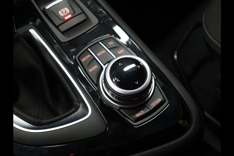 BMW 2 Serie Active Tourer 218i Centennial Executive [PDC ACHTER, CRUISE CONTROL, BLUETOOTH TELEFOON, AUTOMATISCHE AIRCO, NAVIGATIE, NIEUWSTAAT]