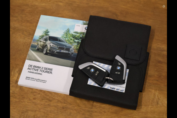 BMW 2 Serie Active Tourer 218i Centennial Executive [PDC ACHTER, CRUISE CONTROL, BLUETOOTH TELEFOON, AUTOMATISCHE AIRCO, NAVIGATIE, NIEUWSTAAT]