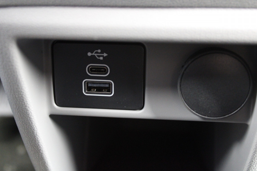 Ford Transit Custom 320 2.0 TDCI L2H1 Trend 136pk - 2x Schuifdeur - Carplay - Android - Camera - Trekhaak - Stoelverwarming - 70l tank - Rijklaar