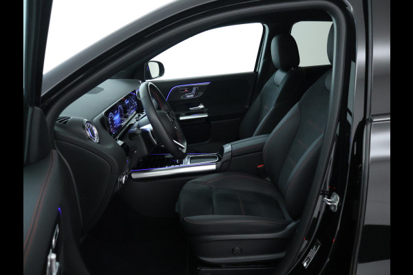 Mercedes-Benz GLA 250 e AMG Plug-In Hybride AMG Line | Night Pakket | Trekhaak | Dodehoek Assist | Sfeerverlichting. Inclusief 24 maanden MB Certified garantie voor Europa.