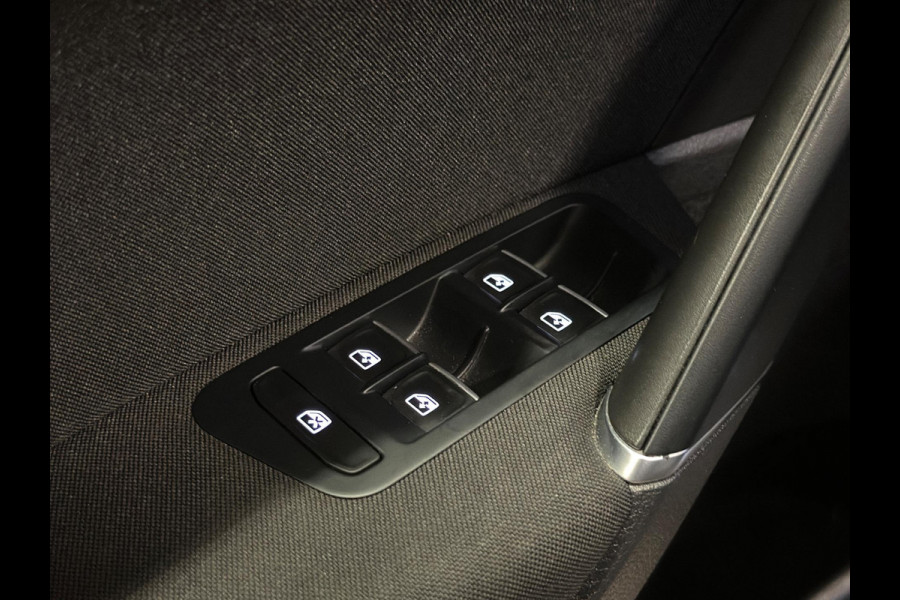 Volkswagen Golf 1.0 TSI Highline DSG|PANO|NAP