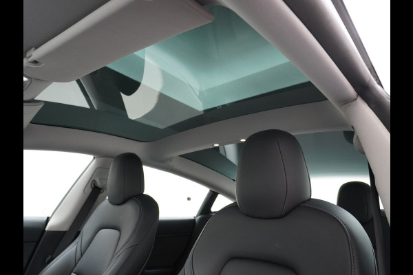 Tesla Model 3 // RWD // Long Range 75kWh Warmtepomp Leder Autopilot Premium Luidspr. FSD-3 Computer Navi Ecc Adap.Cruise Draadloos GSM Laden C Stoel+Stuurverwarming Elek.Achterklep AMD-Ryzen™ Processor Led DAB Spotify 1e Eigenaar Origineel Nederlandse Auto Fabrieksgarantie op Accu en motor tot 13-06-2031 Grootste Actieradius !!