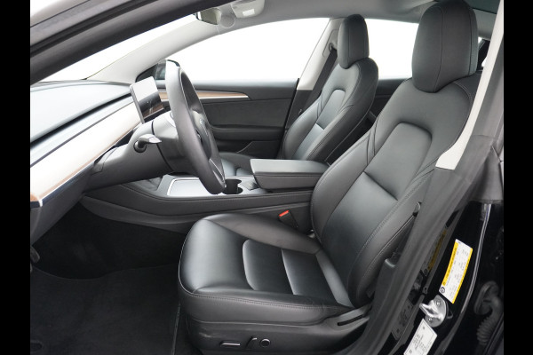 Tesla Model 3 // RWD // Long Range 75kWh Warmtepomp Leder Autopilot Premium Luidspr. FSD-3 Computer Navi Ecc Adap.Cruise Draadloos GSM Laden C Stoel+Stuurverwarming Elek.Achterklep AMD-Ryzen™ Processor Led DAB Spotify 1e Eigenaar Origineel Nederlandse Auto Fabrieksgarantie op Accu en motor tot 13-06-2031 Grootste Actieradius !!