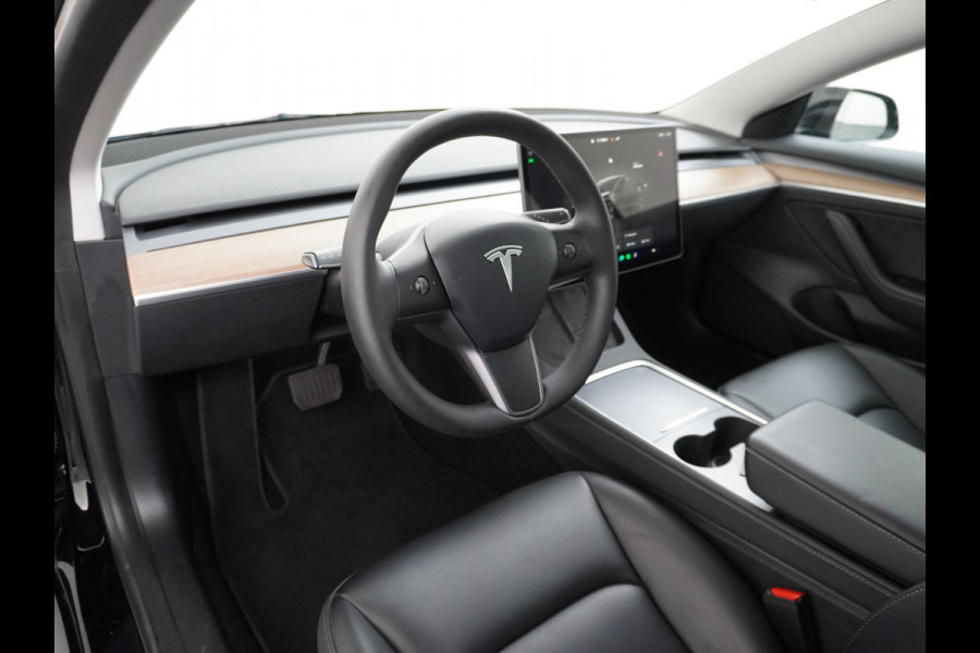 Tesla Model 3 // RWD // Long Range 75kWh Warmtepomp Leder Autopilot Premium Luidspr. FSD-3 Computer Navi Ecc Adap.Cruise Draadloos GSM Laden C Stoel+Stuurverwarming Elek.Achterklep AMD-Ryzen™ Processor Led DAB Spotify 1e Eigenaar Origineel Nederlandse Auto Fabrieksgarantie op Accu en motor tot 13-06-2031 Grootste Actieradius !!