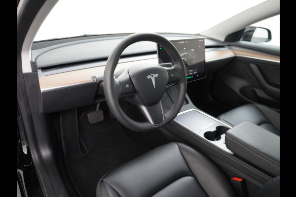 Tesla Model 3 // RWD // Long Range 75kWh Warmtepomp Leder Autopilot Premium Luidspr. FSD-3 Computer Navi Ecc Adap.Cruise Draadloos GSM Laden C Stoel+Stuurverwarming Elek.Achterklep AMD-Ryzen™ Processor Led DAB Spotify 1e Eigenaar Origineel Nederlandse Auto Fabrieksgarantie op Accu en motor tot 13-06-2031 Grootste Actieradius !!
