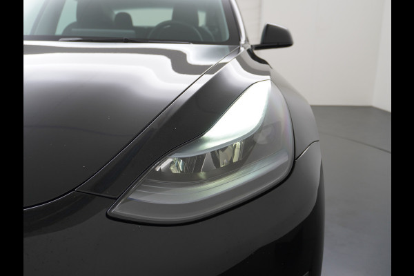 Tesla Model 3 // RWD // Long Range 75kWh Warmtepomp Leder Autopilot Premium Luidspr. FSD-3 Computer Navi Ecc Adap.Cruise Draadloos GSM Laden C Stoel+Stuurverwarming Elek.Achterklep AMD-Ryzen™ Processor Led DAB Spotify 1e Eigenaar Origineel Nederlandse Auto Fabrieksgarantie op Accu en motor tot 13-06-2031 Grootste Actieradius !!