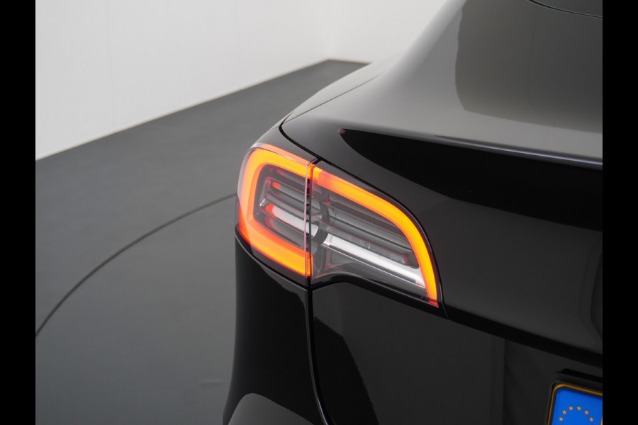Tesla Model 3 // RWD // Long Range 75kWh Warmtepomp Leder Autopilot Premium Luidspr. FSD-3 Computer Navi Ecc Adap.Cruise Draadloos GSM Laden C Stoel+Stuurverwarming Elek.Achterklep AMD-Ryzen™ Processor Led DAB Spotify 1e Eigenaar Origineel Nederlandse Auto Fabrieksgarantie op Accu en motor tot 13-06-2031 Grootste Actieradius !!