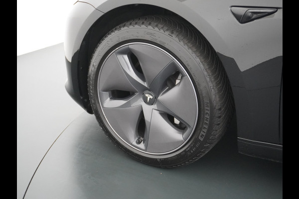 Tesla Model 3 // RWD // Long Range 75kWh Warmtepomp Leder Autopilot Premium Luidspr. FSD-3 Computer Navi Ecc Adap.Cruise Draadloos GSM Laden C Stoel+Stuurverwarming Elek.Achterklep AMD-Ryzen™ Processor Led DAB Spotify 1e Eigenaar Origineel Nederlandse Auto Fabrieksgarantie op Accu en motor tot 13-06-2031 Grootste Actieradius !!