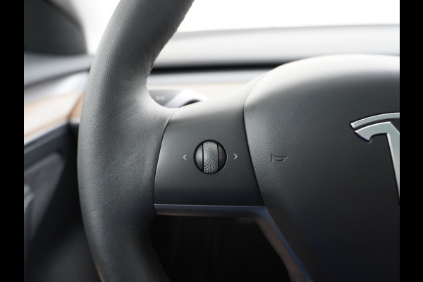 Tesla Model 3 // RWD // Long Range 75kWh Warmtepomp Leder Autopilot Premium Luidspr. FSD-3 Computer Navi Ecc Adap.Cruise Draadloos GSM Laden C Stoel+Stuurverwarming Elek.Achterklep AMD-Ryzen™ Processor Led DAB Spotify 1e Eigenaar Origineel Nederlandse Auto Fabrieksgarantie op Accu en motor tot 13-06-2031 Grootste Actieradius !!
