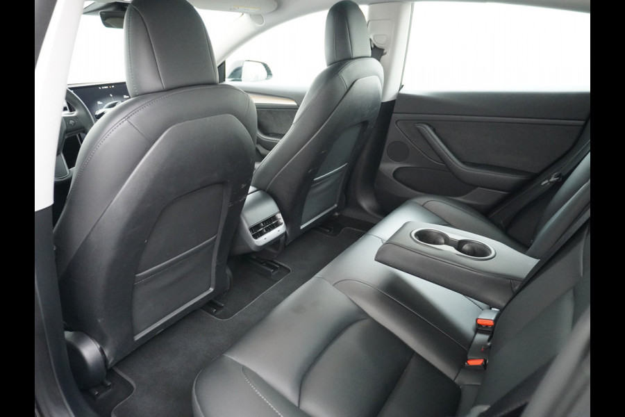 Tesla Model 3 // RWD // Long Range 75kWh Warmtepomp Leder Autopilot Premium Luidspr. FSD-3 Computer Navi Ecc Adap.Cruise Draadloos GSM Laden C Stoel+Stuurverwarming Elek.Achterklep AMD-Ryzen™ Processor Led DAB Spotify 1e Eigenaar Origineel Nederlandse Auto Fabrieksgarantie op Accu en motor tot 13-06-2031 Grootste Actieradius !!
