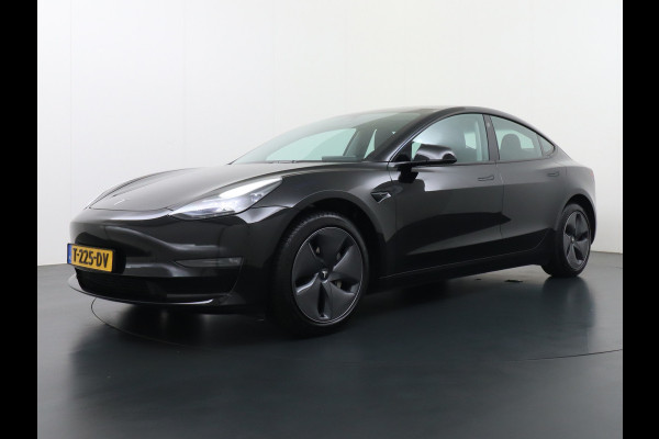 Tesla Model 3 // RWD // Long Range 75kWh Warmtepomp Leder Autopilot Premium Luidspr. FSD-3 Computer Navi Ecc Adap.Cruise Draadloos GSM Laden C Stoel+Stuurverwarming Elek.Achterklep AMD-Ryzen™ Processor Led DAB Spotify 1e Eigenaar Origineel Nederlandse Auto Fabrieksgarantie op Accu en motor tot 13-06-2031 Grootste Actieradius !!