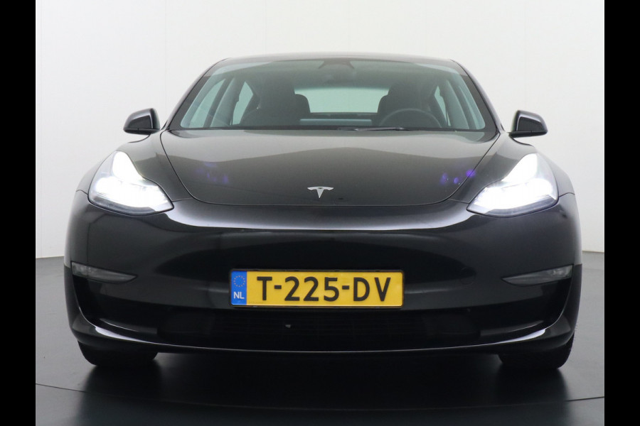Tesla Model 3 // RWD // Long Range 75kWh Warmtepomp Leder Autopilot Premium Luidspr. FSD-3 Computer Navi Ecc Adap.Cruise Draadloos GSM Laden C Stoel+Stuurverwarming Elek.Achterklep AMD-Ryzen™ Processor Led DAB Spotify 1e Eigenaar Origineel Nederlandse Auto Fabrieksgarantie op Accu en motor tot 13-06-2031 Grootste Actieradius !!