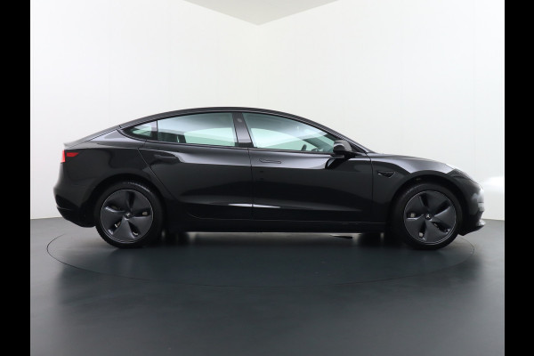 Tesla Model 3 // RWD // Long Range 75kWh Warmtepomp Leder Autopilot Premium Luidspr. FSD-3 Computer Navi Ecc Adap.Cruise Draadloos GSM Laden C Stoel+Stuurverwarming Elek.Achterklep AMD-Ryzen™ Processor Led DAB Spotify 1e Eigenaar Origineel Nederlandse Auto Fabrieksgarantie op Accu en motor tot 13-06-2031 Grootste Actieradius !!