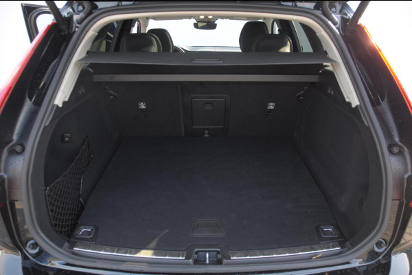 Volvo XC60 T6 350PK Automaat AWD Plus Dark / Adaptieve cruise control / Parkeersensoren met 360 camera / Stoel - en stuurwielverwarming / Elektrische stoelen met geheugen / Getint glas / Apple carplay / Keyless entry / Elektrische achterklep