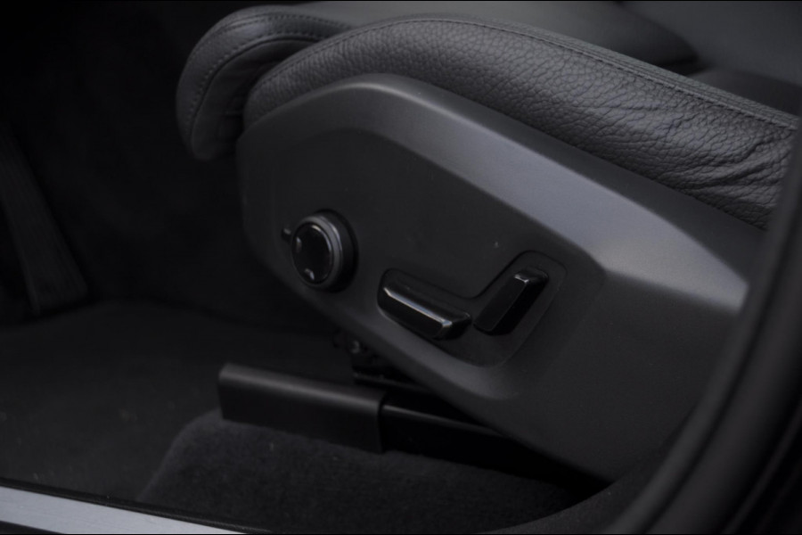 Volvo XC60 T6 350PK Automaat AWD Plus Dark / Adaptieve cruise control / Parkeersensoren met 360 camera / Stoel - en stuurwielverwarming / Elektrische stoelen met geheugen / Getint glas / Apple carplay / Keyless entry / Elektrische achterklep