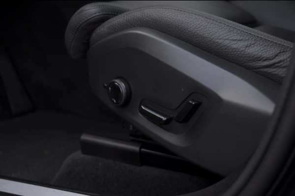 Volvo XC60 T6 350PK Automaat AWD Plus Dark / Adaptieve cruise control / Parkeersensoren met 360 camera / Stoel - en stuurwielverwarming / Elektrische stoelen met geheugen / Getint glas / Apple carplay / Keyless entry / Elektrische achterklep