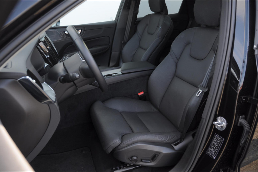 Volvo XC60 T6 350PK Automaat AWD Plus Dark / Adaptieve cruise control / Parkeersensoren met 360 camera / Stoel - en stuurwielverwarming / Elektrische stoelen met geheugen / Getint glas / Apple carplay / Keyless entry / Elektrische achterklep