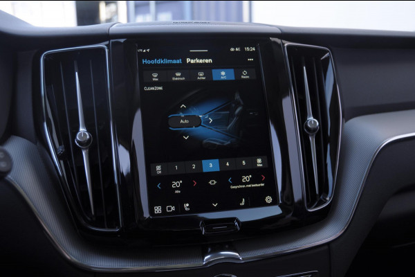 Volvo XC60 T6 350PK Automaat AWD Plus Dark / Adaptieve cruise control / Parkeersensoren met 360 camera / Stoel - en stuurwielverwarming / Elektrische stoelen met geheugen / Getint glas / Apple carplay / Keyless entry / Elektrische achterklep